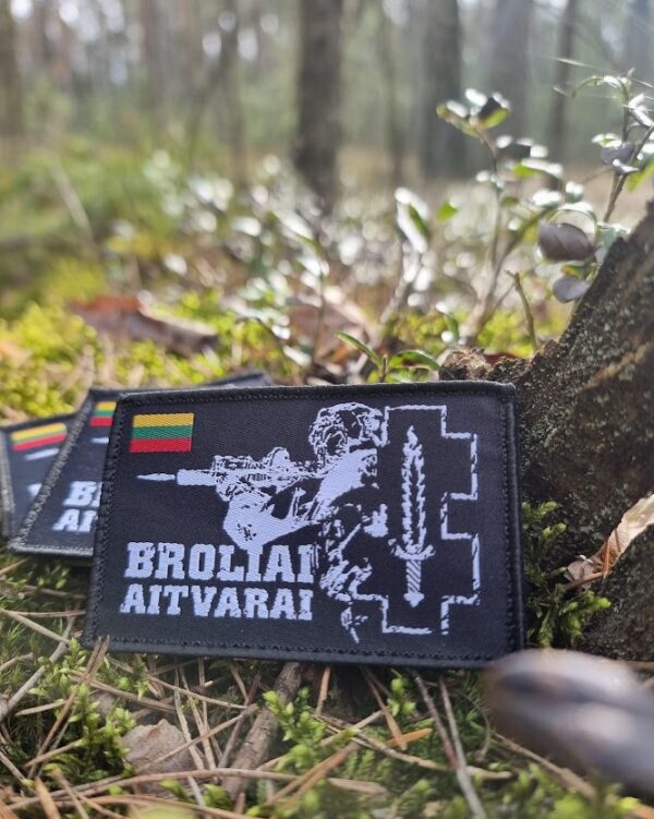 Antsiuvas su kariu
