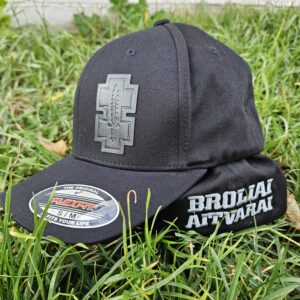 Kepurėlė su snapeliu (juoda)